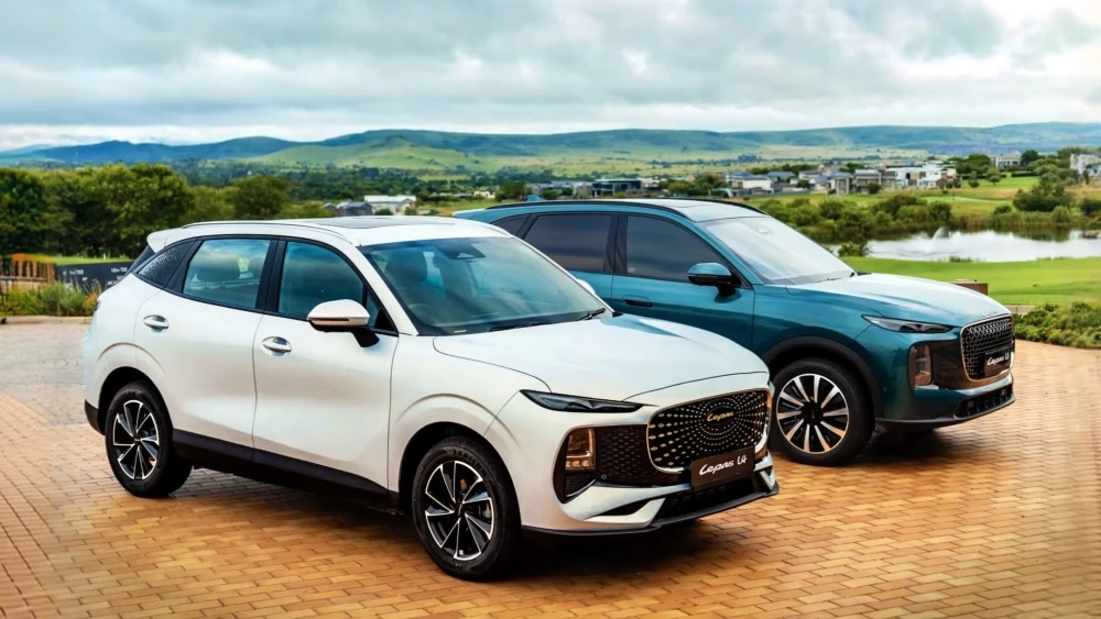 Кроссоверы Chery Lepas L4 (на переднем плане) и Lepas L8 для рынка Южной Африки.webp